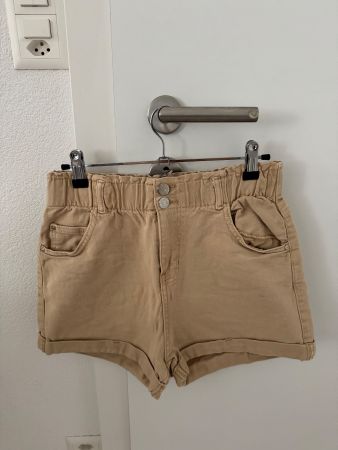 Short beige taille haute élastique Bershka