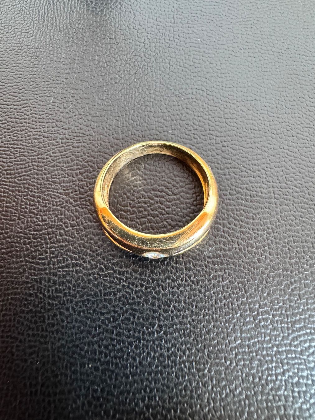 Anelli: Wunderschöner vergoldeter Ring mit einem Stein. – Usato da Bern venduto da Yunkom 1