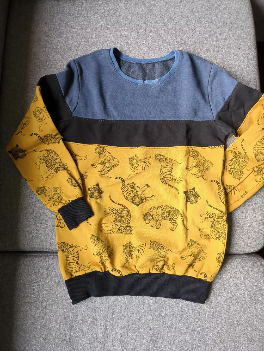 Pullover & Sweatshirts: Pullover 128, handmade  – Gebraucht aus Luzern von reg_dq65