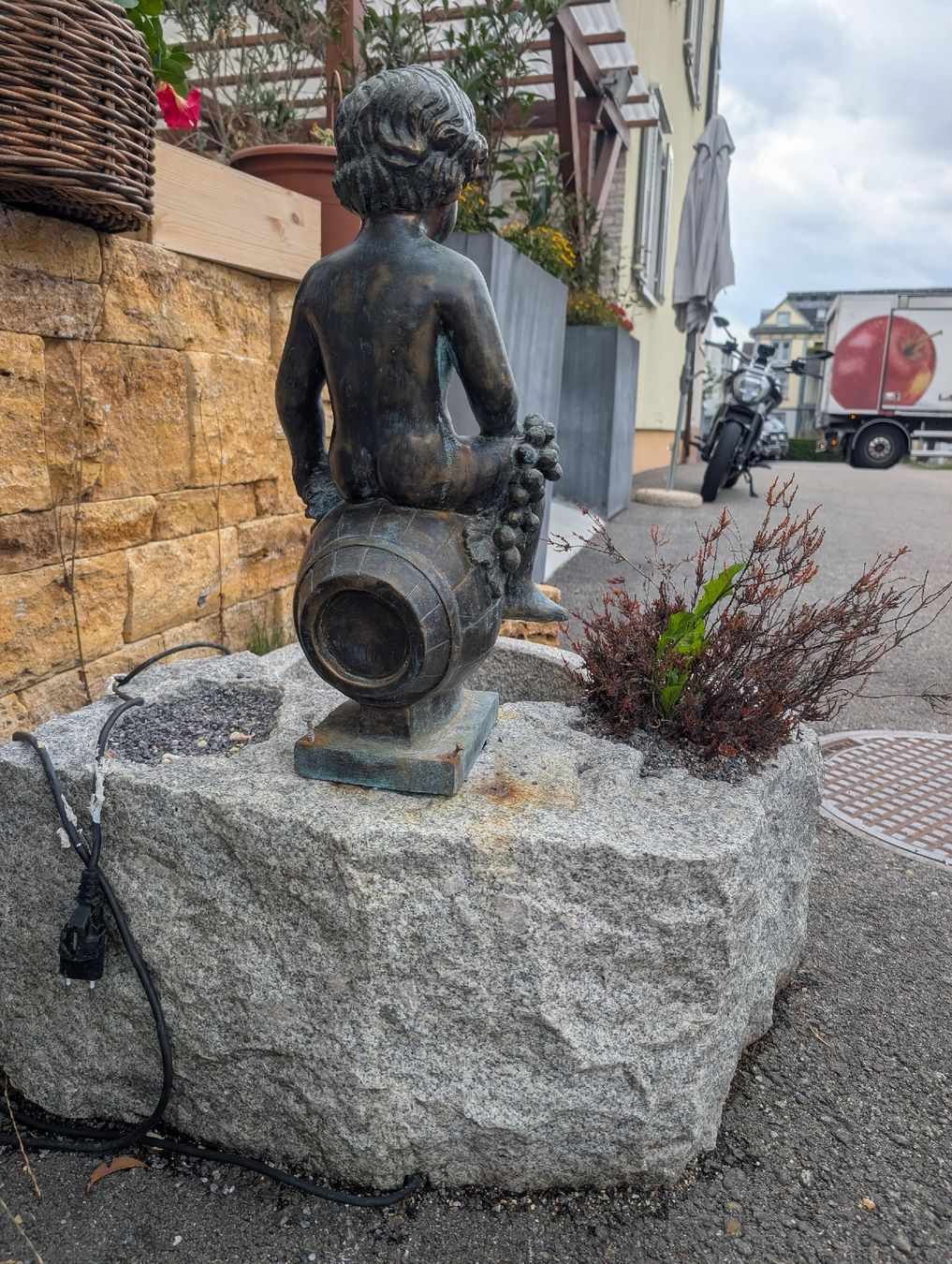 Stagni & Fontane ornamentali: Gartenbrunnen mit Wasserkreislauf – Usato da St. Gallen venduto da Isycheng 2