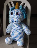 Hand gehäkelte drachen einhorn amigurumi