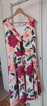 Vera Mont Kleid Blumenmuster Grösse 42 neu mit Etikett