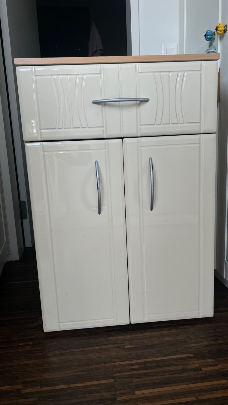 Commodes: kleine praktische Kommode – D'occasion à Zug par Loribeka