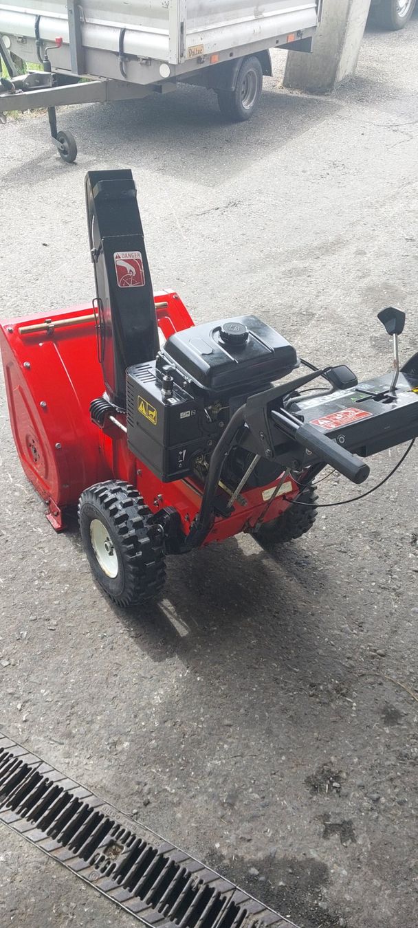 Toro Tutte le macchine: Schneefräse  Toro – Usato da Grindelwald venduto da RotheneggGarage 2
