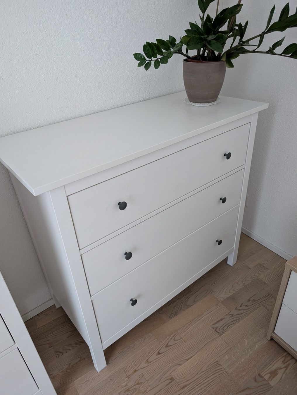 Ikea Hemnes Kommode, Weiss, drei Schubladen (Gebraucht) in Bassersdorf für CHF 97 – nur Abholung auf Ricardo kaufen