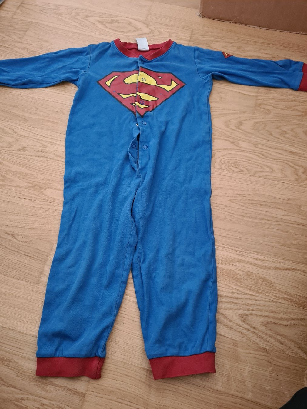 H&M Pigiama & Simili: Schlafanzug Superman Gr 98 – Usato da Horw venduto da Mirii91 1