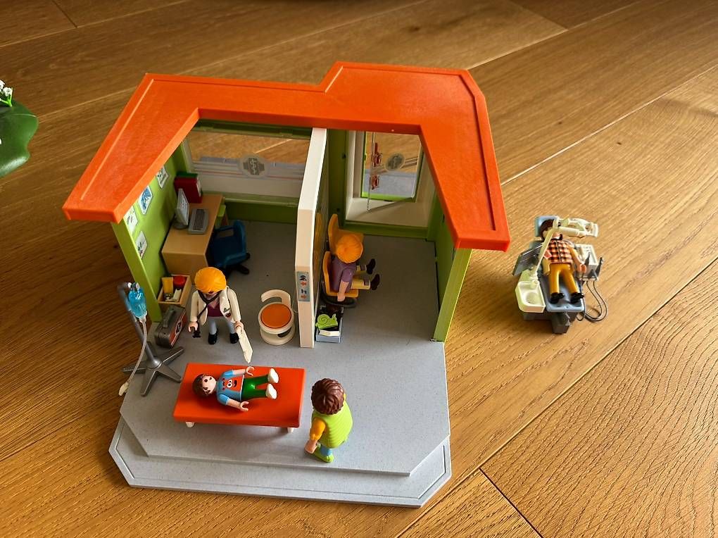 Playmobil Giocattoli: Playmobil Arztpraxis – Usato da Neftenbach venduto da Bambam3