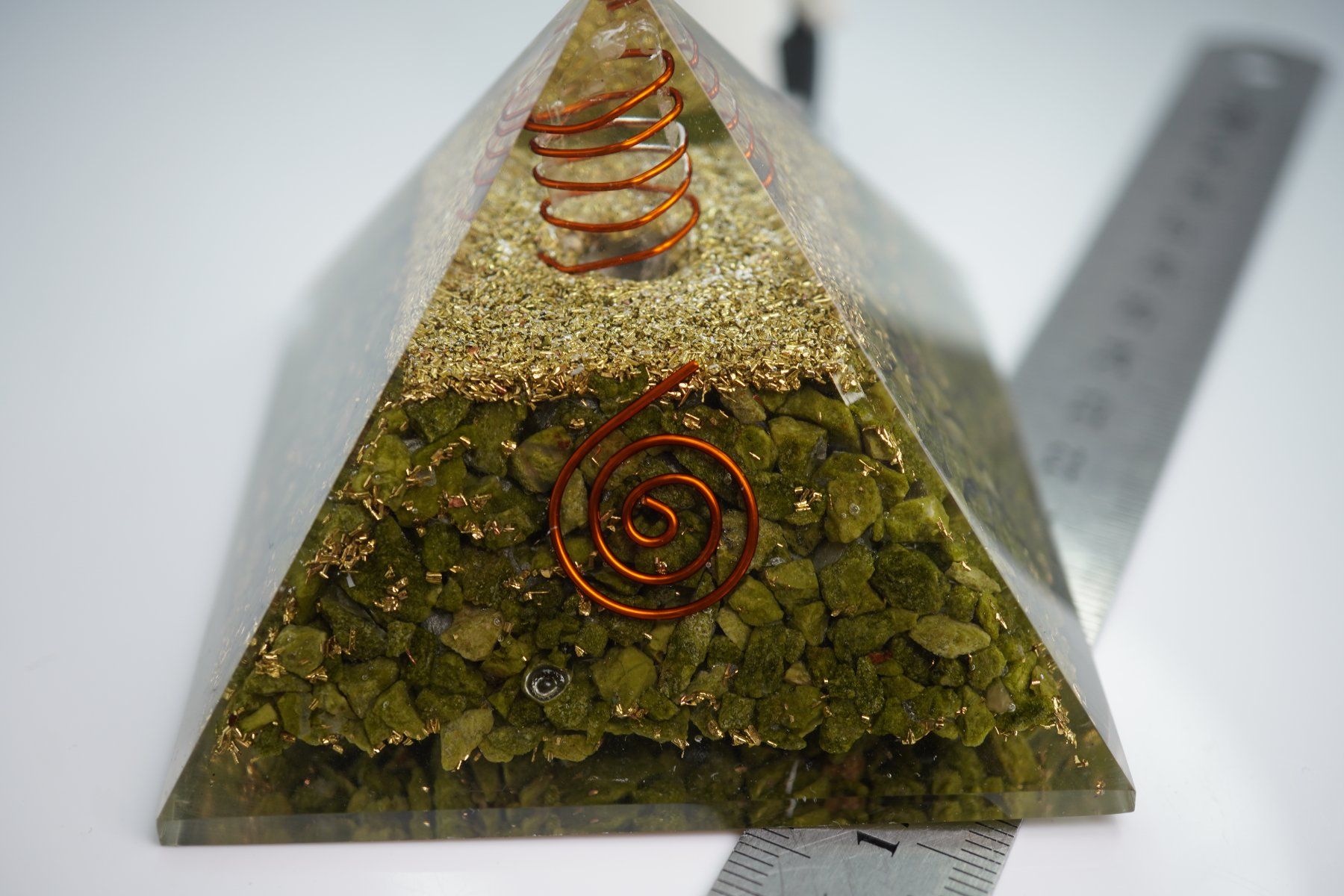 Mineralien & Heilsteine: Pistazien Opal    -Orgonit - Pyramide 75mm  ab 10.- – Neu und originalverpackt aus Eschenbach SG von topstone 8