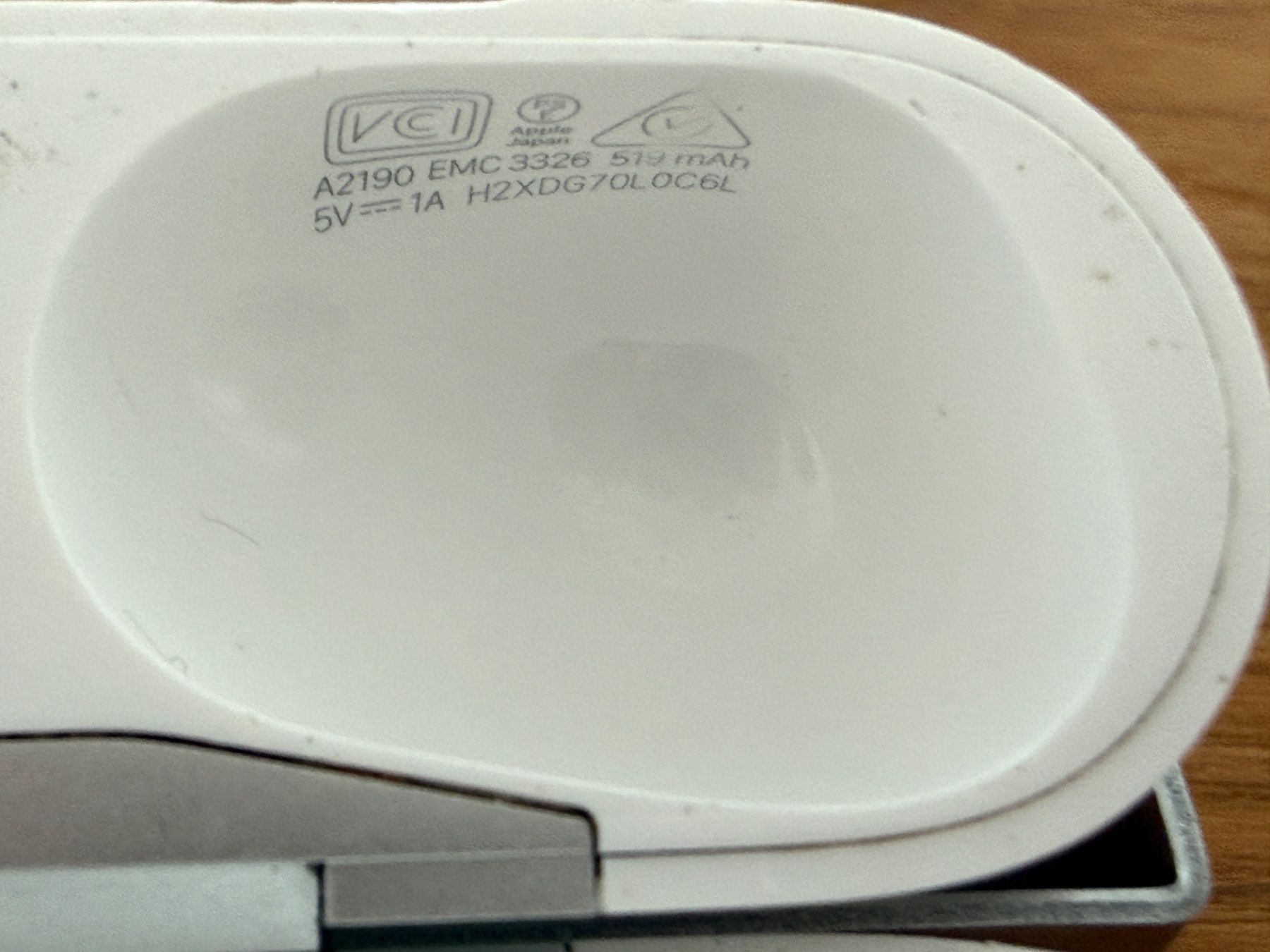 Apple Cuffie: APPLE AirPods Pro 1 Charging Case – Usato da Lausanne venduto da Nine1982 3