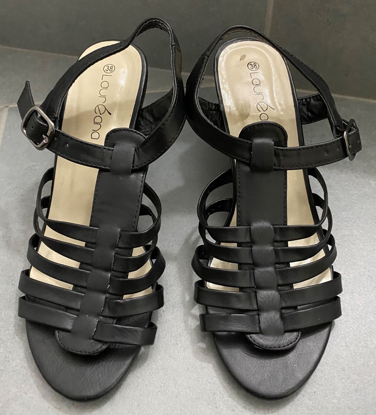 Scarpe da donna: Sandalette, Gr. 38, schwarz mit Absatz, neu – Nuovo (secondo la descrizione) da Bözberg venduto da RosmarieOb