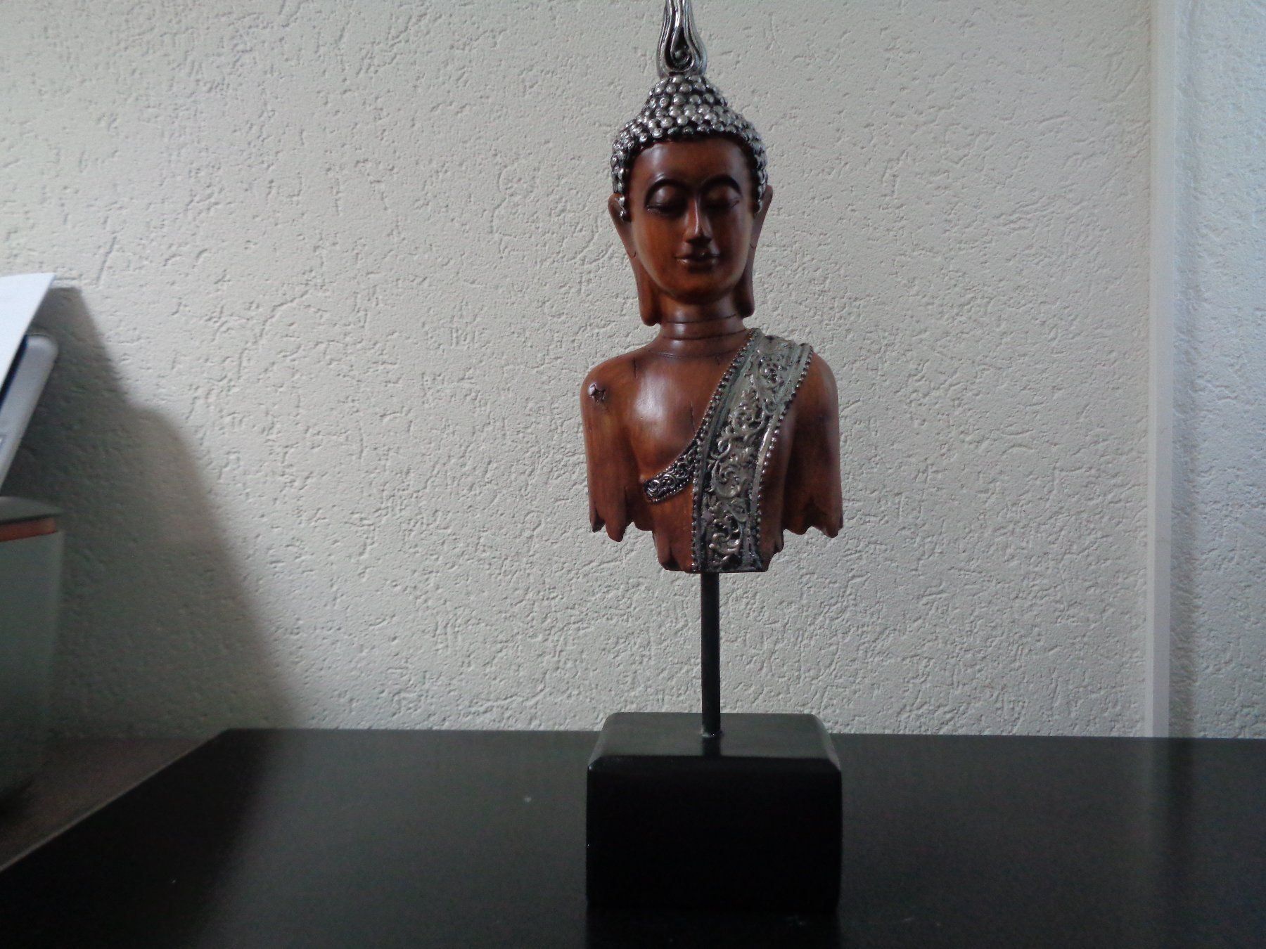 Skulpturen & Statuen: Buddha Statue (34 cm) – Neu und originalverpackt aus Langenbruck von Gumsi