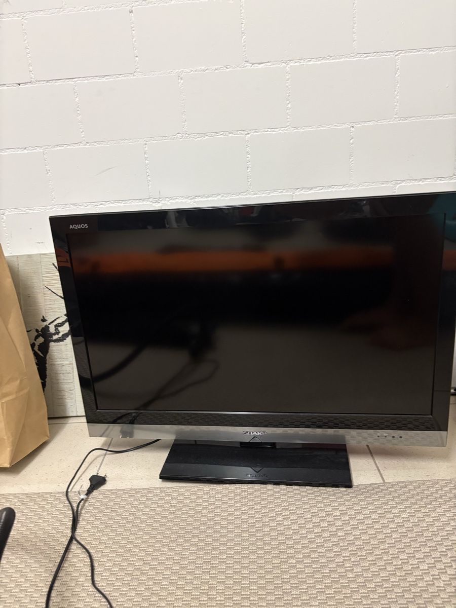 Appareils TV: Sharp Aquos TV used good condition – D'occasion à Küsnacht ZH par las_w8st