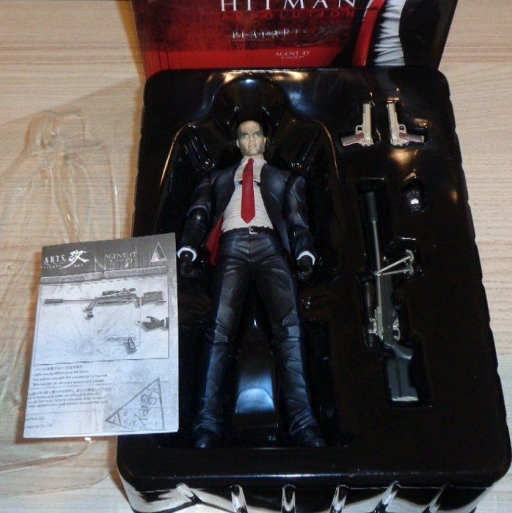 Statuette: Play Arts Figur: Hitman Absolution – Usato da Thun venduto da Gameparadise 2