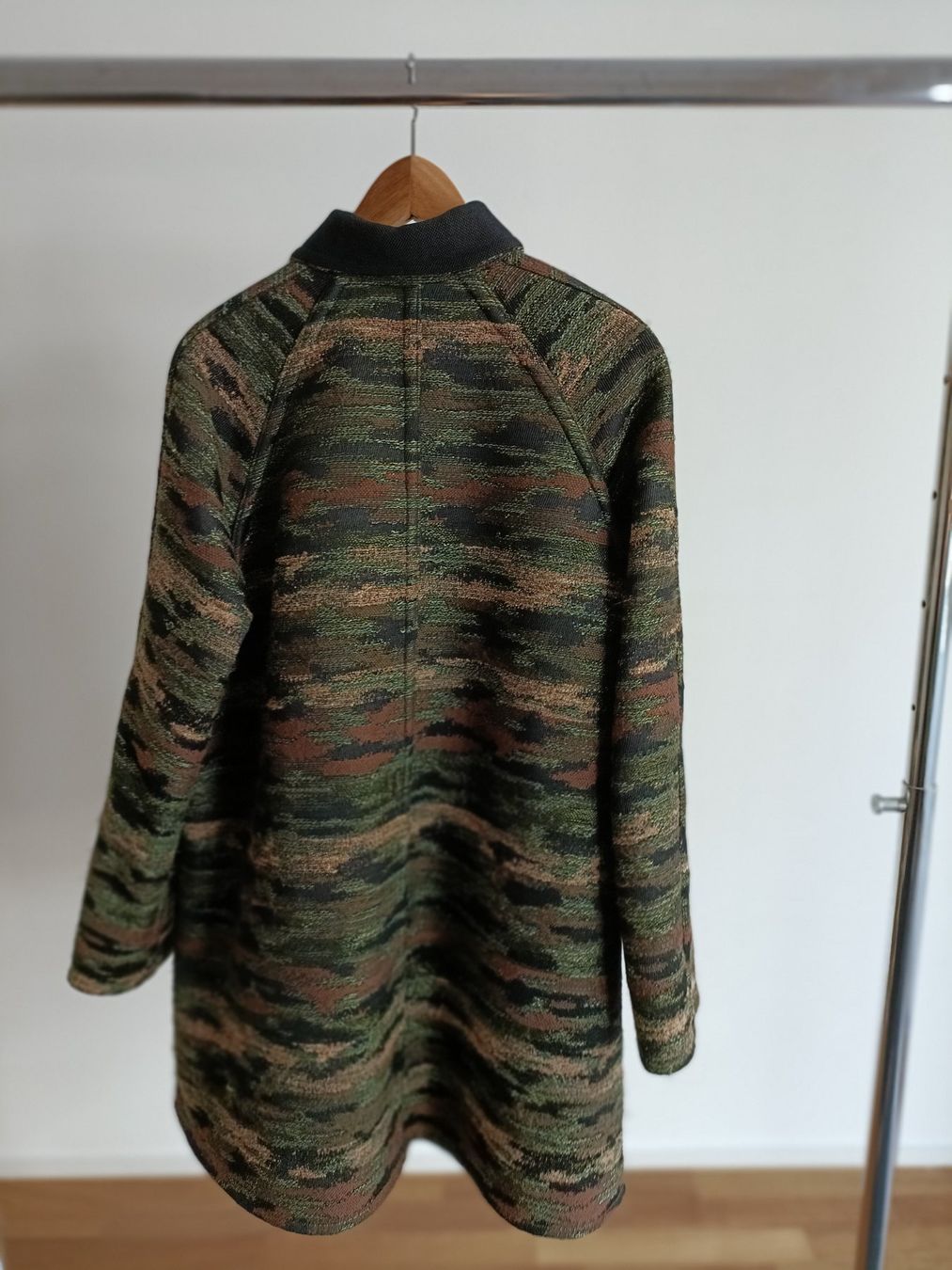 Cappotti: FFIXXED STUDIOS | Wendemantel in Camouflage Jacquard – Usato da Zürich venduto da mnlckl 1