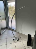 Stehlampe silber gebogen