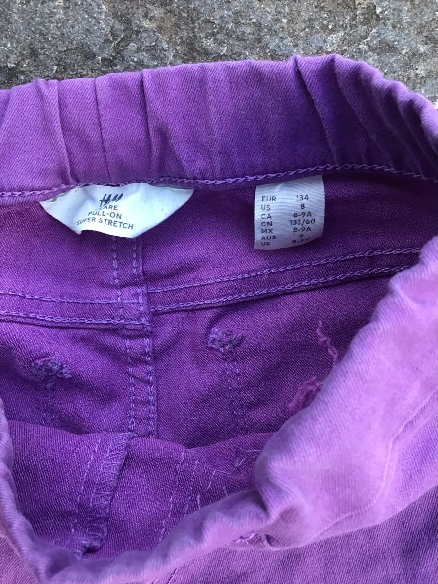 H&M Pantaloni: H&M Jeans lila Grösse 134 Pull-On Super Stretch – Usato da Seuzach venduto da Tureda 1