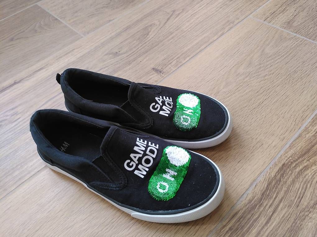 Schuhe für Mädchen: Pantoufles game on/off taille 35 – Gebraucht aus Gland von Lana1530 1