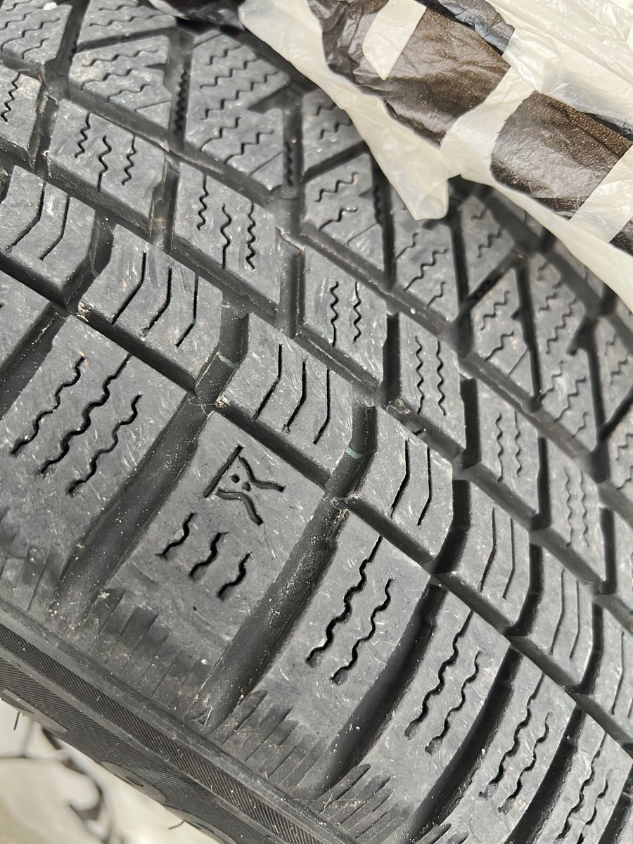 Kumho Pneus & Roues: Winterreifen 215/60/17 – D'occasion à Dietlikon par Mikyser 1