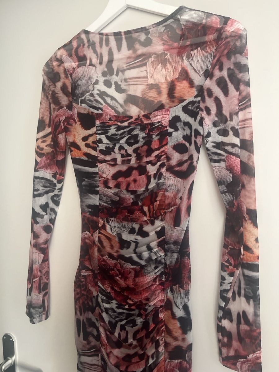 Guess Kleider: Abito Guess boutique  – Neu (gemäss Beschreibung) aus Etoy von rom_r8cx 2