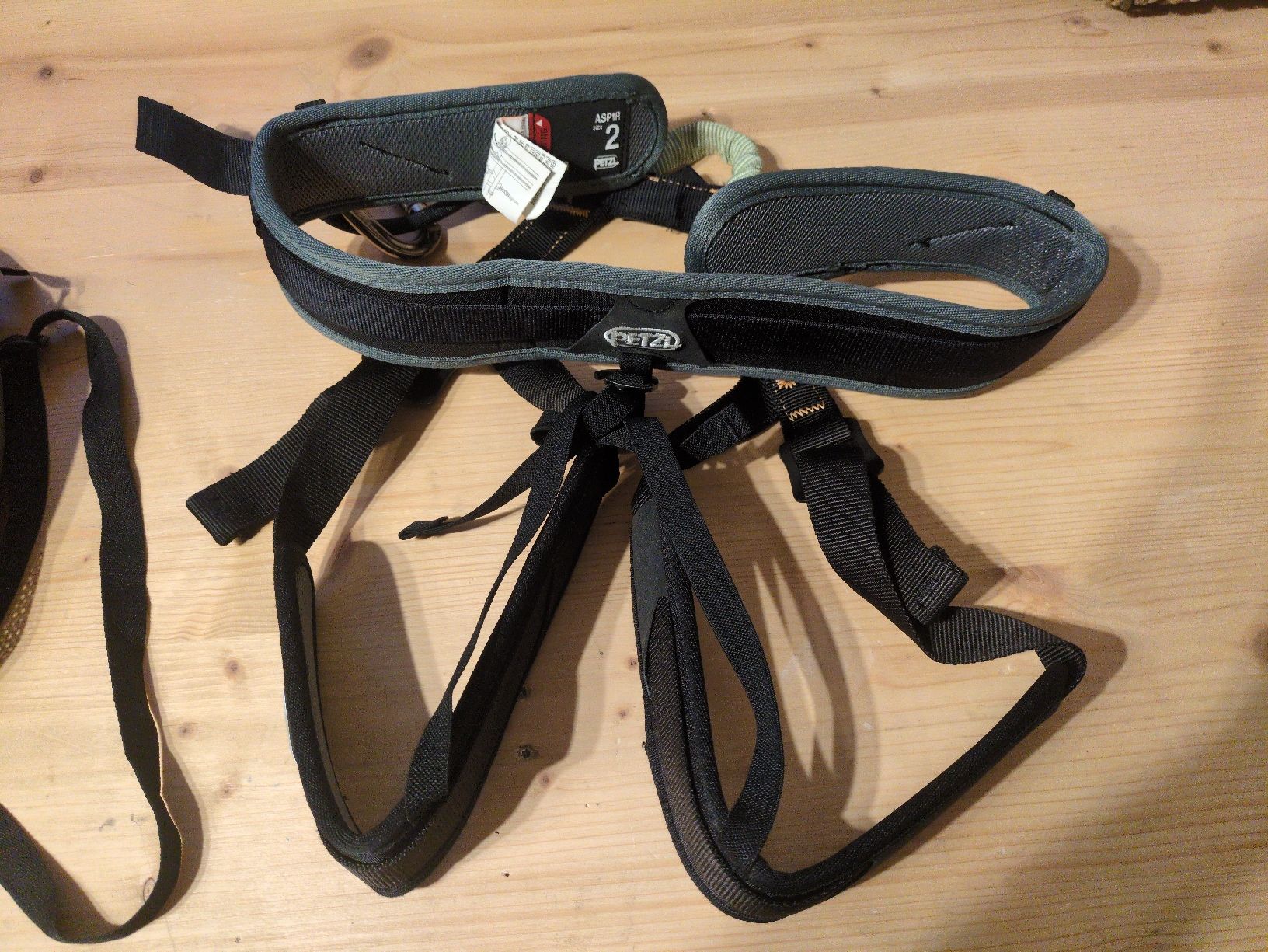 Petzl Kletterausrüstungen: Klettergurt mit Karabiner – Gebraucht aus Obergösgen von Mabinvest 2