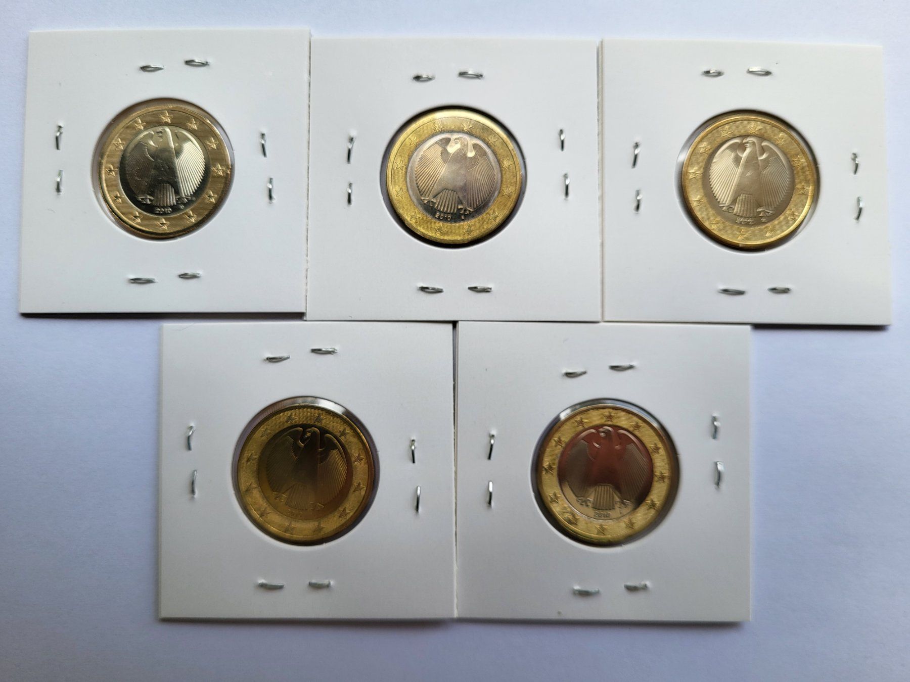 Tutti le monete: 1€ 2010 Stgl A-D-F-G-J – Nuovo (secondo la descrizione) da Pravidondaz venduto da LVtik