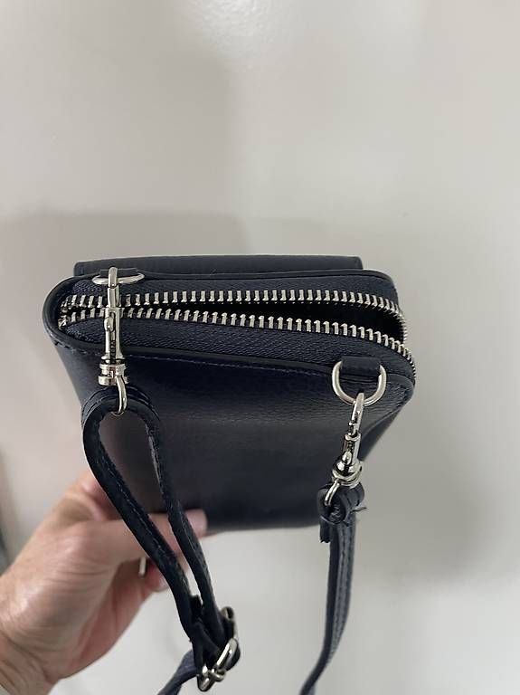 Borse da donna: Ledertasche klein in dunkelblau neuwertig – Usato da Auslikon venduto da fundance 3