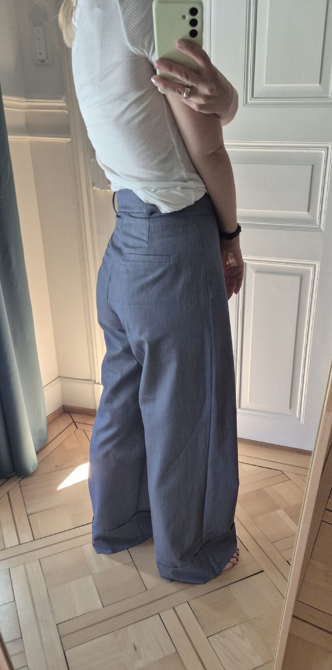 Pantaloni: Stoffhose Tensione In – Usato da Winterthur venduto da vabit_9 1