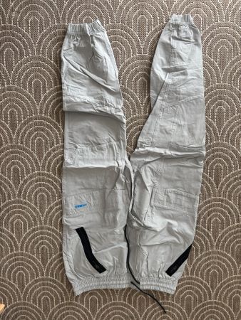Pantalon cargo Nike Air Max, taille L, neuf!