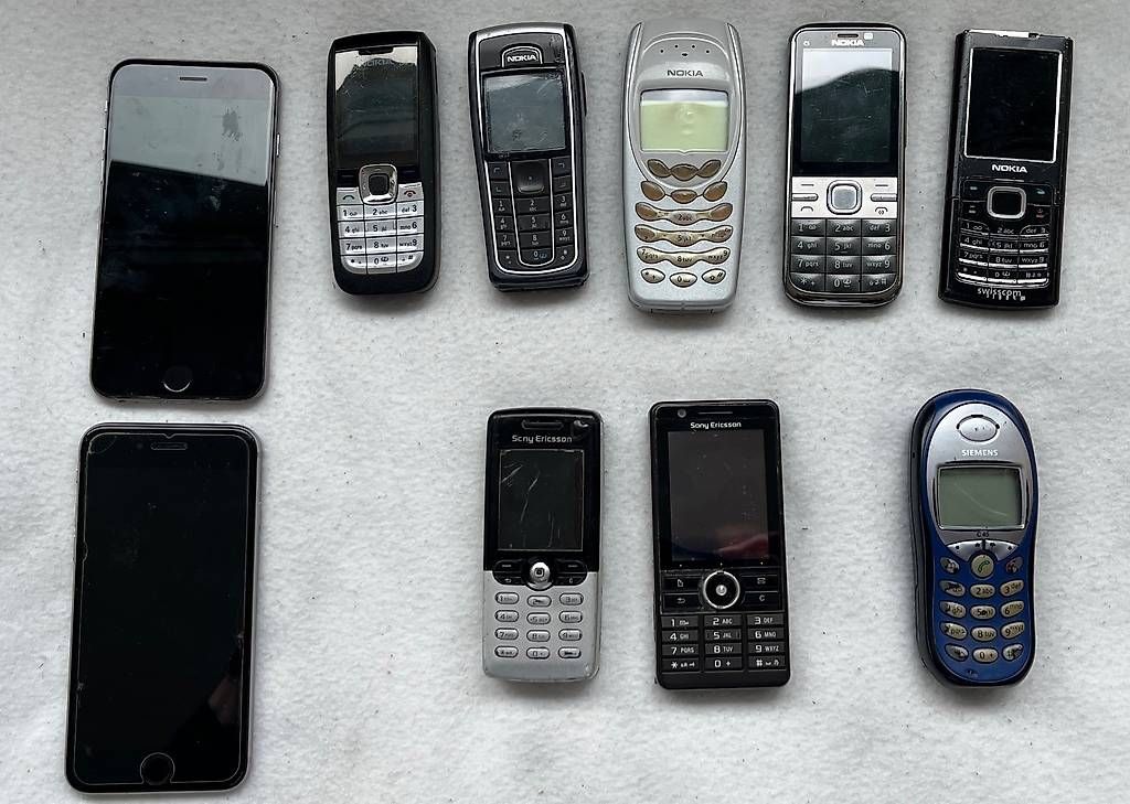 Telefoni cellulari / Smartphones: Alte Handys: iPhone, NOKIA, Sony Ericsson, Siemens – Usato da Zollikon venduto da ann_wmb2