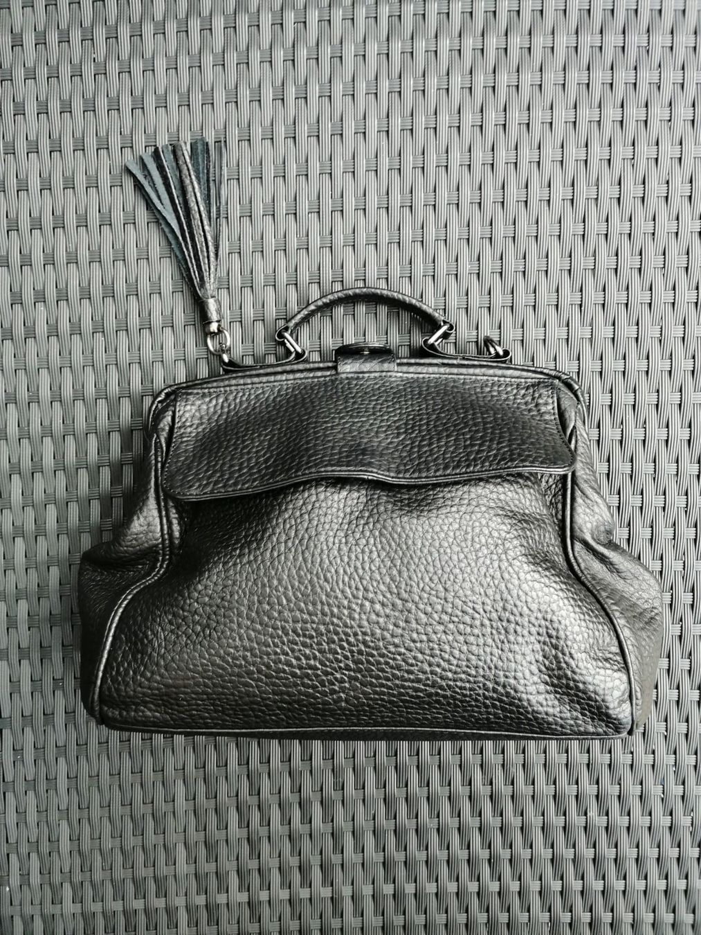 Borse da donna: Schwarze Ledertasche Funbag – Usato da Winterthur venduto da Jopf1 2