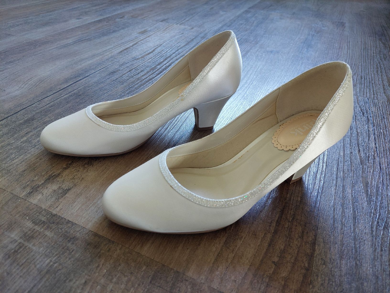 Scarpe da donna: Brautschuhe Grösse 37 – Usato da Aeschi b. Spiez venduto da Corin1234