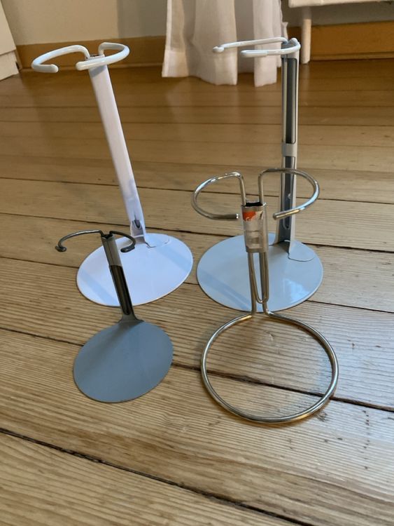 4x Puppenständer Aus Kunststoff – Haltbare Halterung Für Puppen 23–30 Cm