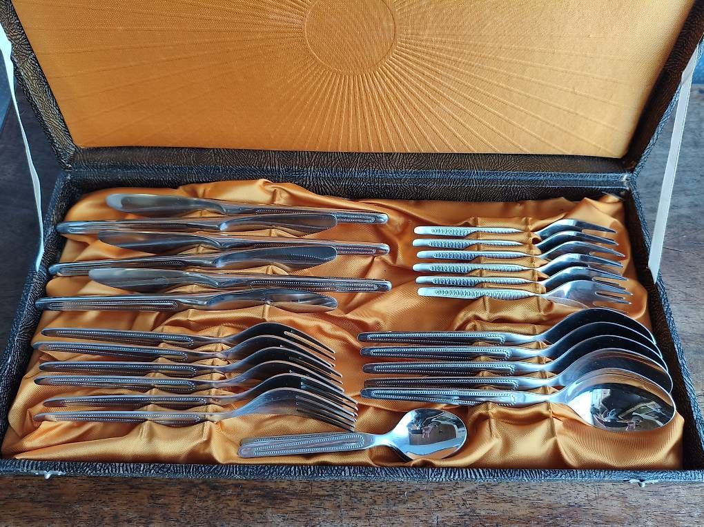 Set di posate: Besteckgarnitur, Set di posate, Enseble de Couverts – Usato da Bern venduto da Smash428