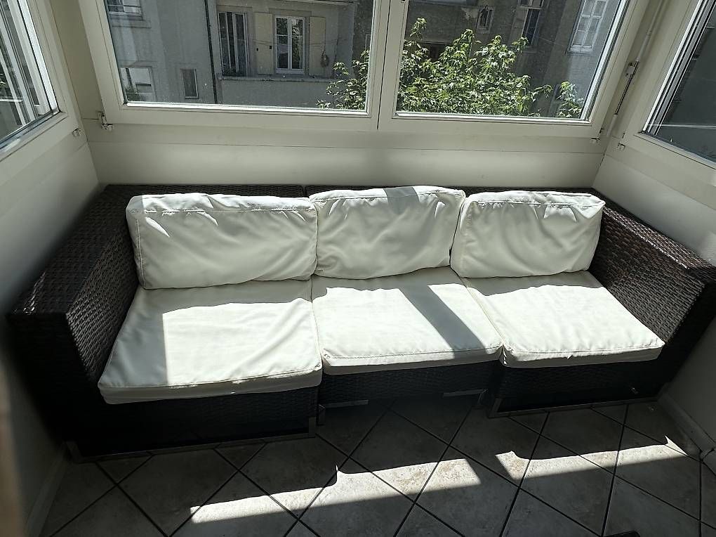 Divani: Dreiteiliges Rattan-Sofa mit Glastisch – Usato da Basel venduto da Momo248 2