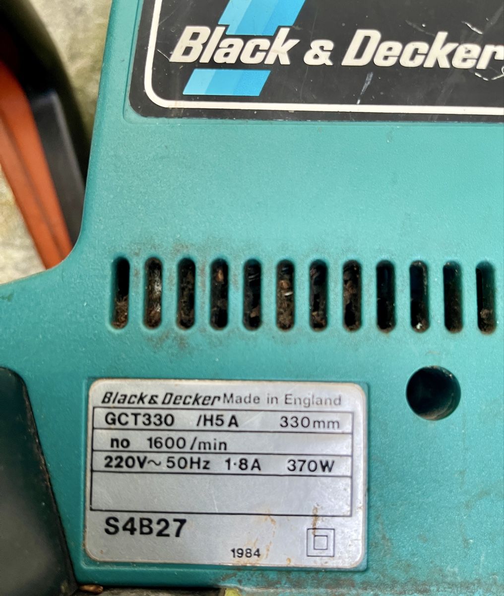 Alle Werkzeuge: Elektro Heckenschere Black&Decker, schwert 30 cm – Gebraucht aus Arlesheim von ren_5d2b 1