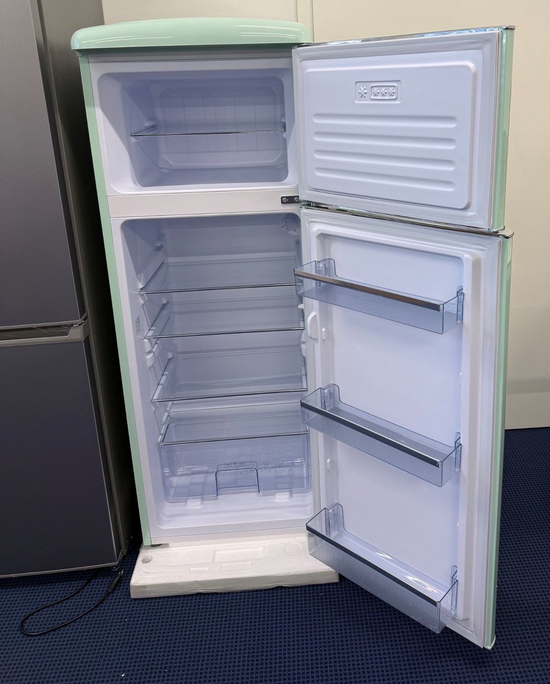 Frigoriferi: KS3777-4 GR Kühlschrank – Nuovo (secondo la descrizione) da Wängi venduto da SPCSHOP 1
