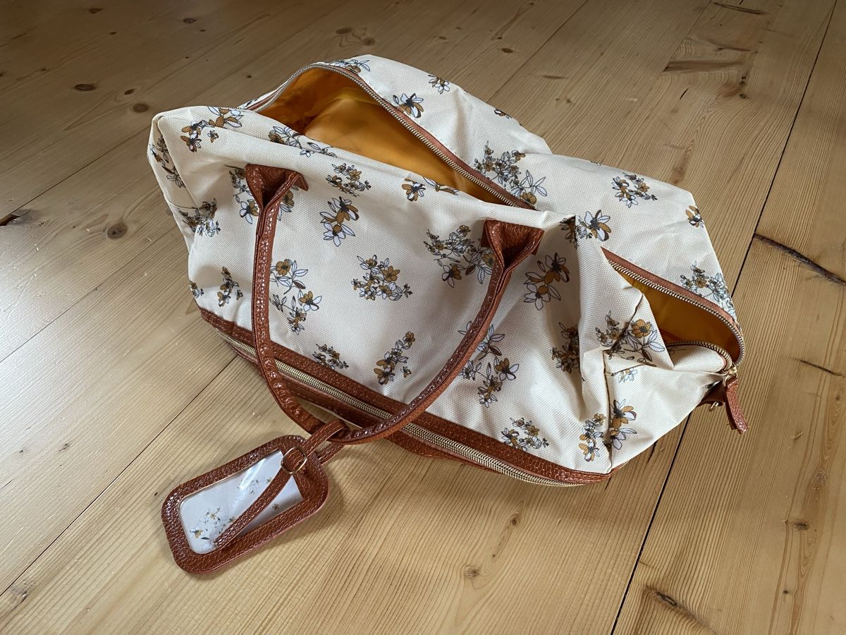 Taschen für Damen: Geräumige Tasche – Gebraucht aus Bern von ha6_zm75