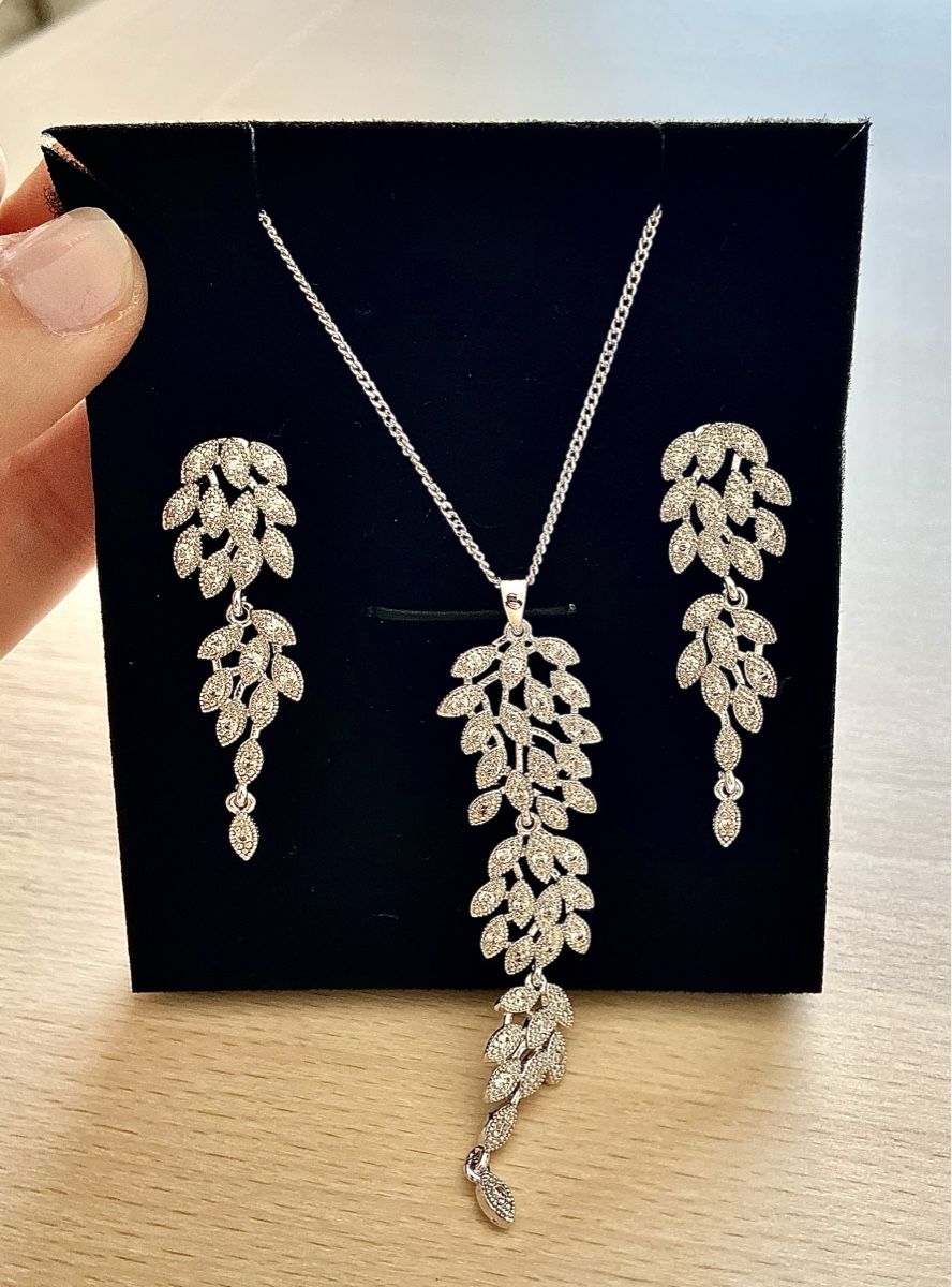 Sonstiger Schmuck: Parure collier et boucles d’oreilles argentées – Neu (gemäss Beschreibung) aus Veyrier von sosozizou