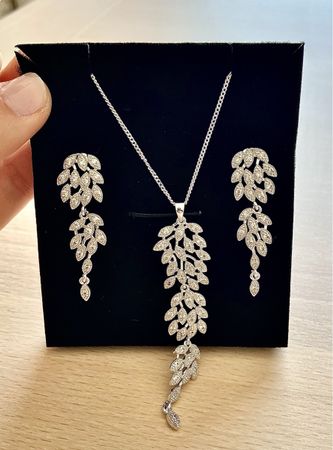 Parure collier et boucles d’oreilles argentées