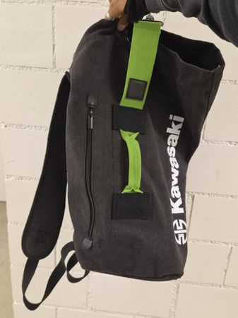 Rucksack Kawasaki schwarz mit grün gebraucht guter Zustand