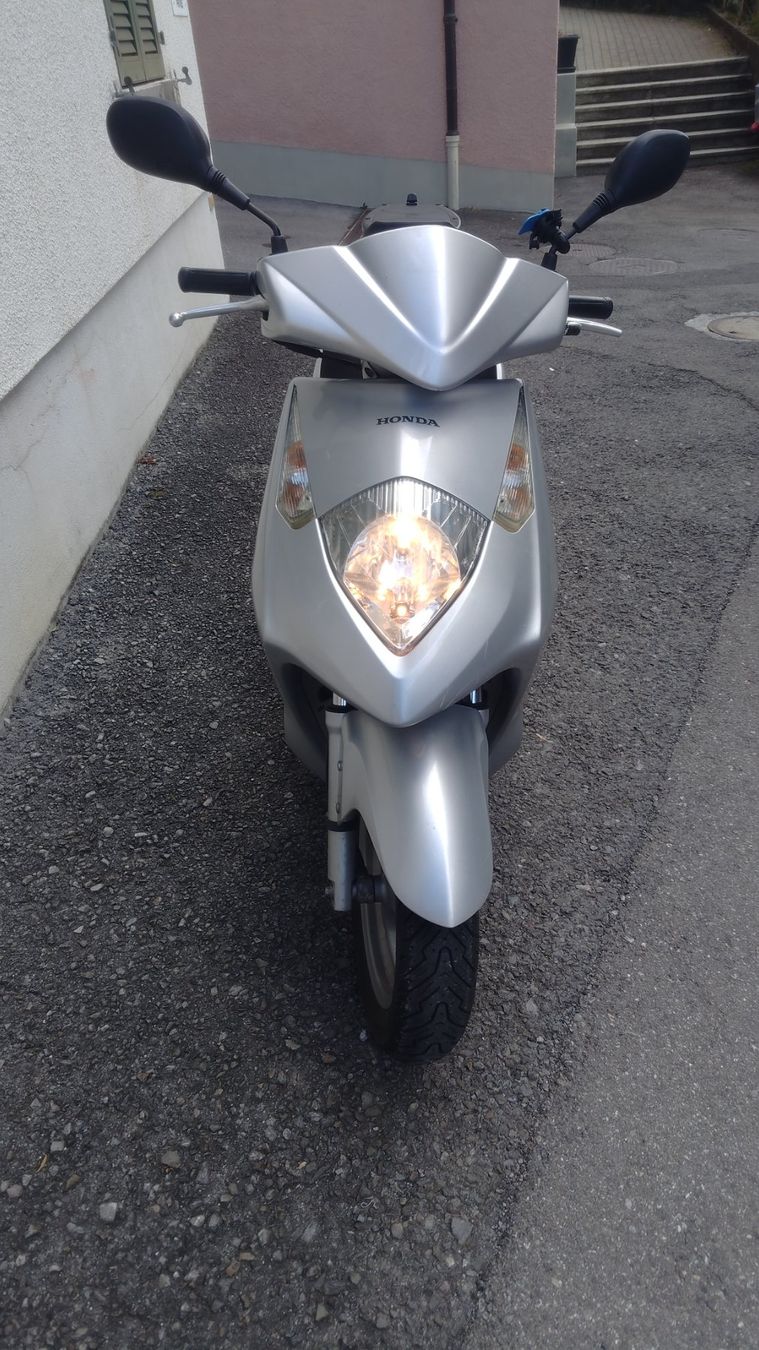 Honda Scooter: Scooter Honda 125 Dylan gris – Usato da St-Légier-Chiésaz venduto da elfeluz 3