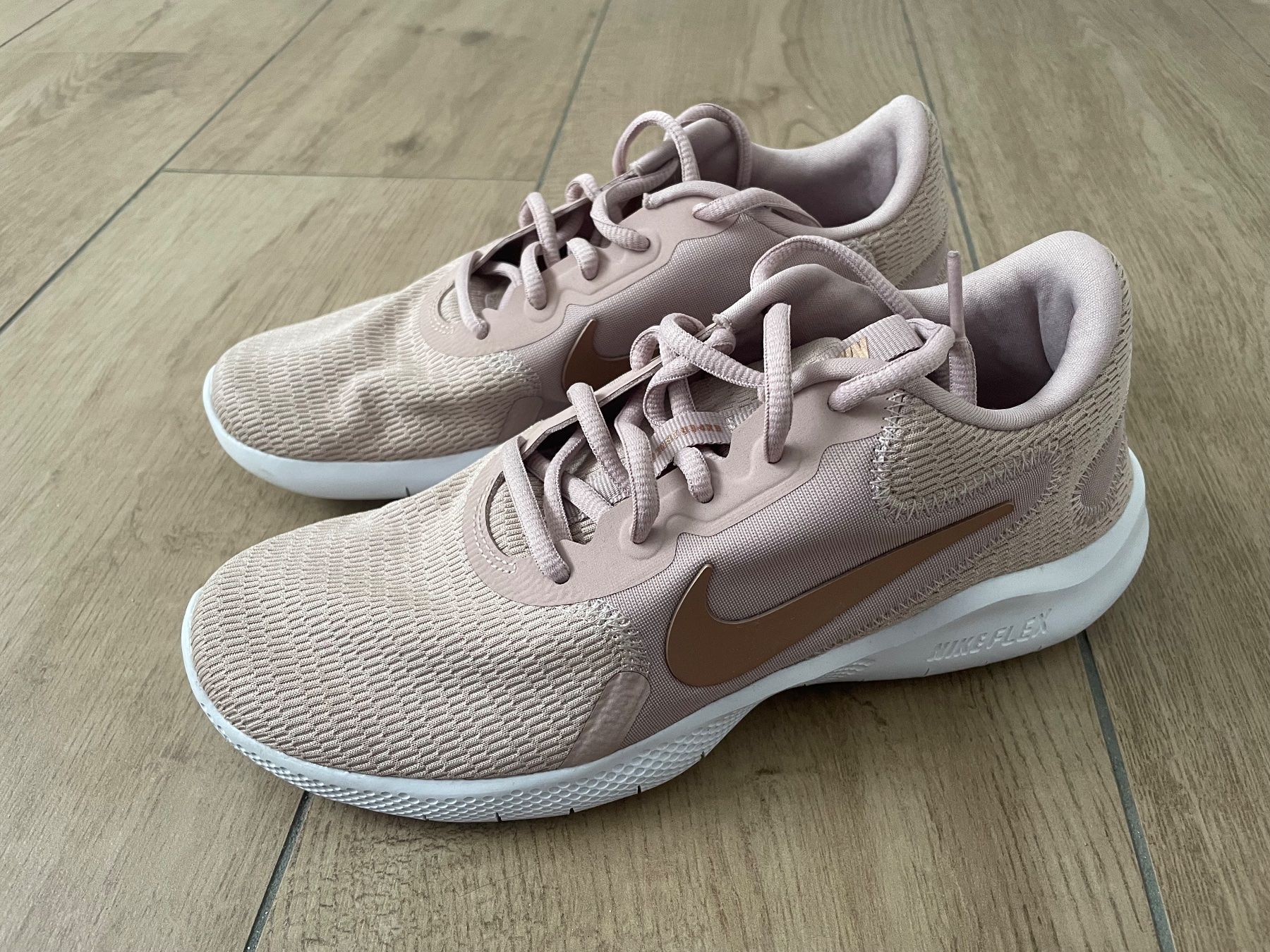 Nike Scarpe da donna: Nike Flex Gr. 38 NEU – Nuovo (secondo la descrizione) da Waltenschwil venduto da hansnine