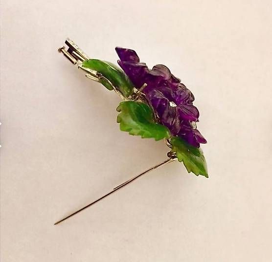 Spille & Fermagli: Blumen-Brosche aus Jade und Amethyst – Usato da Locarno venduto da zol_5qvr 2
