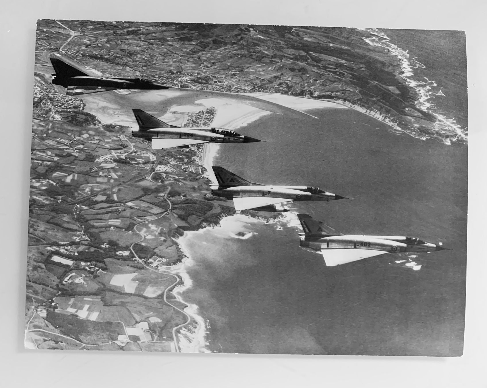 Foto & Immagini: Foto Formationsflug von 4 Mirage Versionen – Usato da Bern venduto da Artbrokerswitzerland