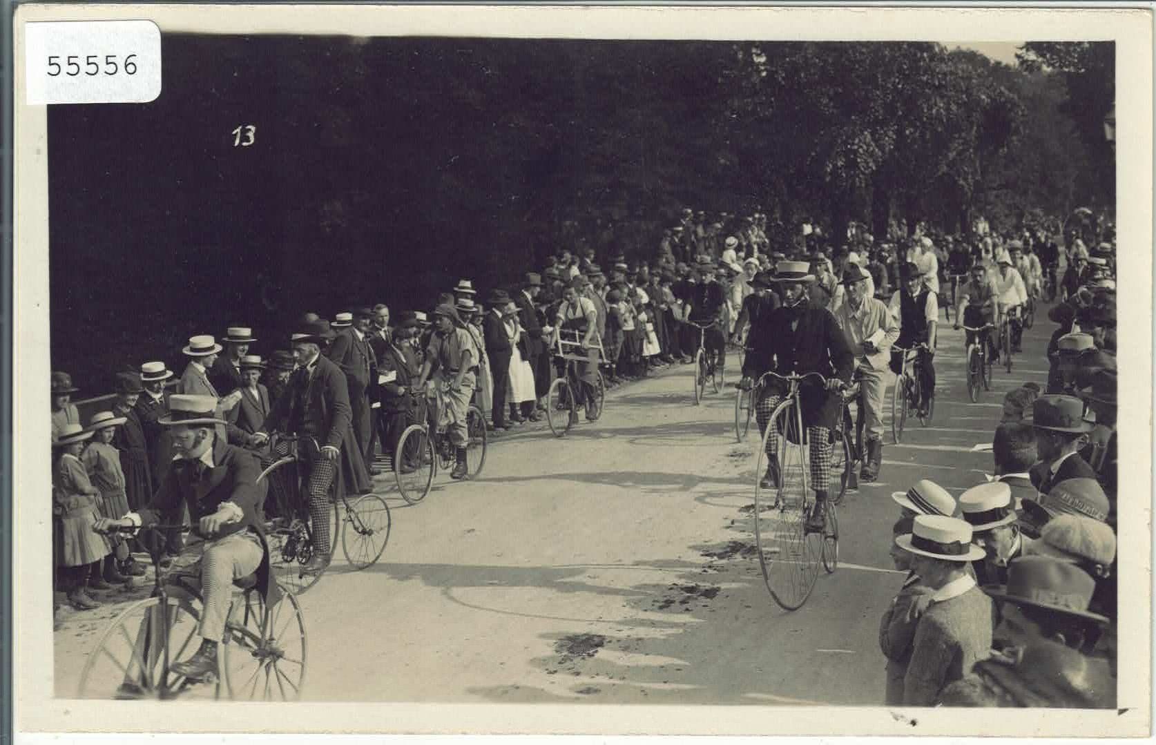 Cartoline postali: Bern - Festumzug - Velofahrer – Usato da Ettingen venduto da Kartenplanet