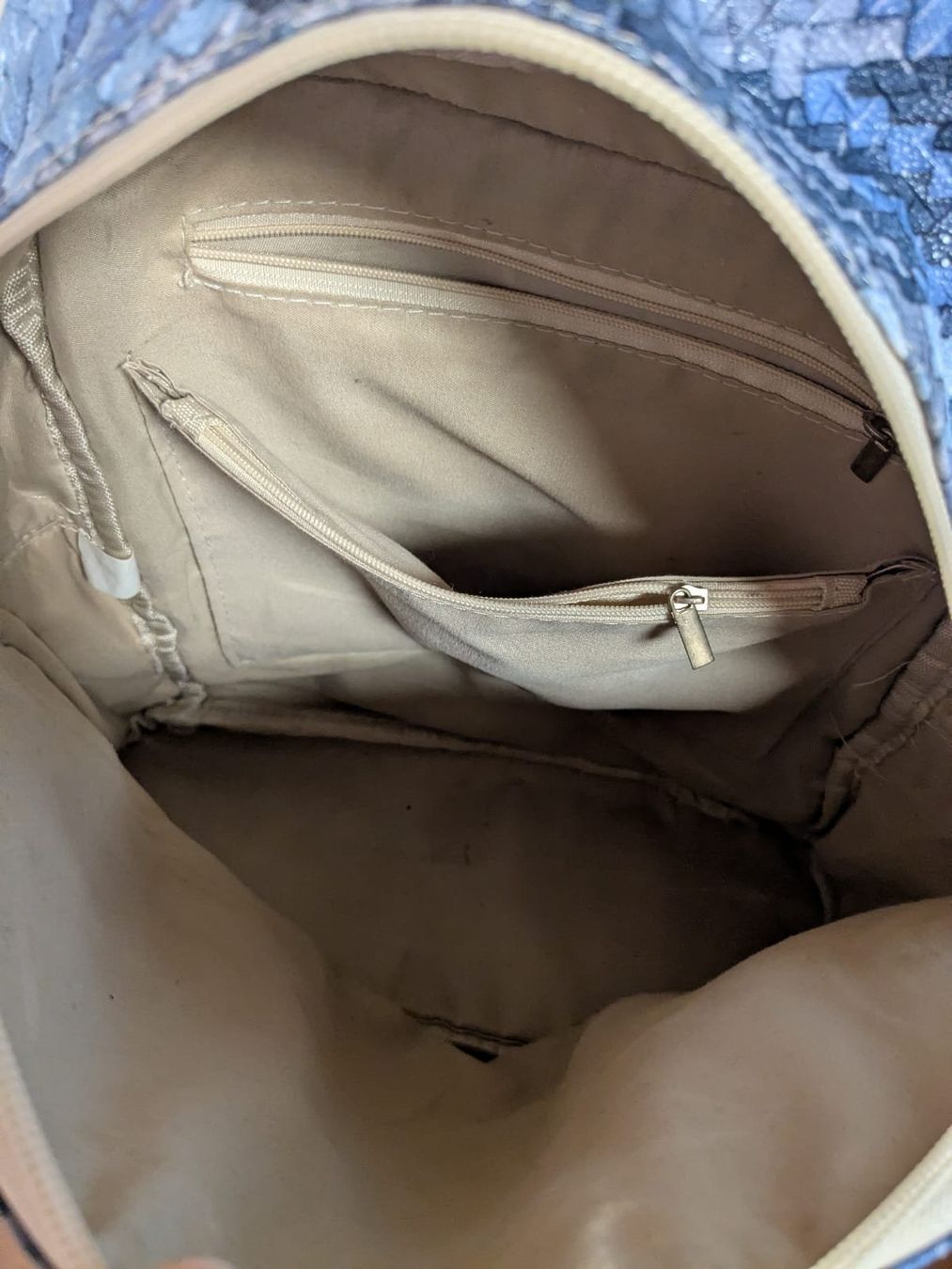 Zaini: Modischer Rucksack mit viel Stauraum – Usato da Buchs SG venduto da Brigitte-Noemi 9