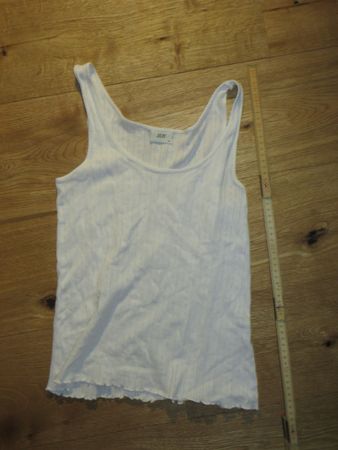 Weisses JDY Tanktop mit Rüschen