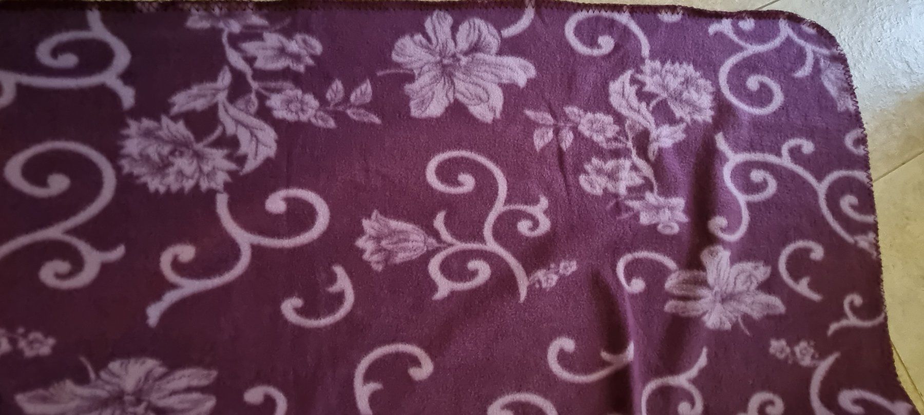 Coperte: Kuscheldecke mit Blumenmotiv – Nuovo (secondo la descrizione) da Grossdietwil venduto da GNOM313