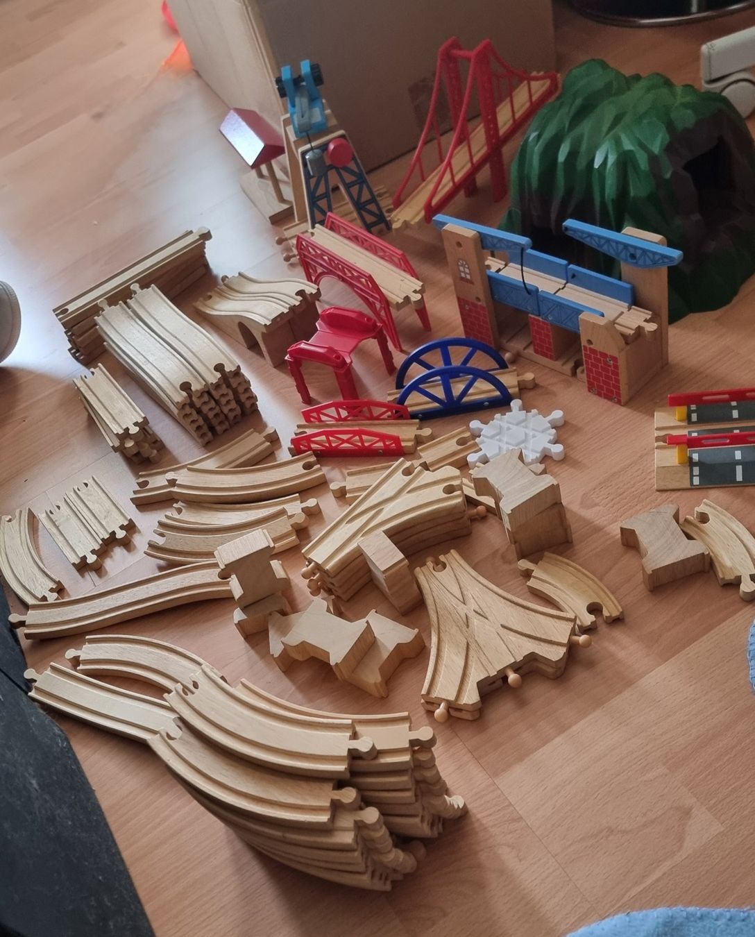 Bea Jouets: Grosses Holzeisenbahnset – D'occasion à Konolfingen par Goofy021