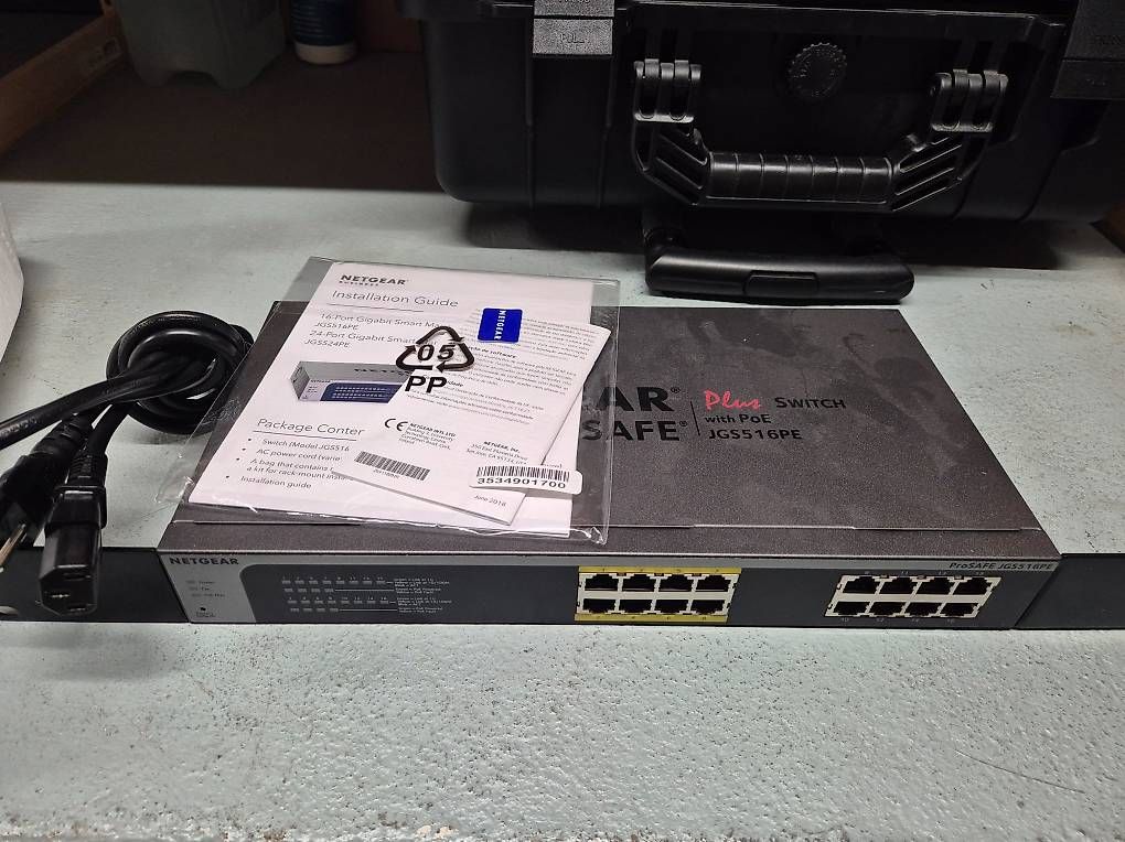 Hub & Switch: Netgear JGS516PE mit POE – Usato da Kloten venduto da sgys 1